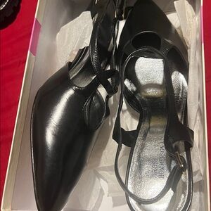 NIB Ros Hommerson Black leather kid heel size 12W